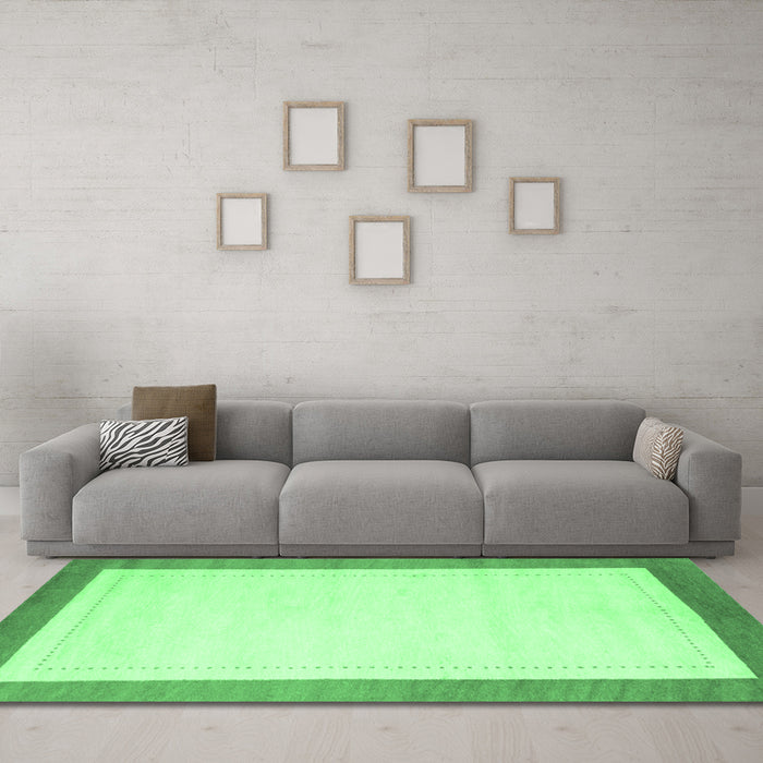 Machine Washable Solid Emerald Green Modern Area Rugs in a Living Room,, wshcon664emgrn