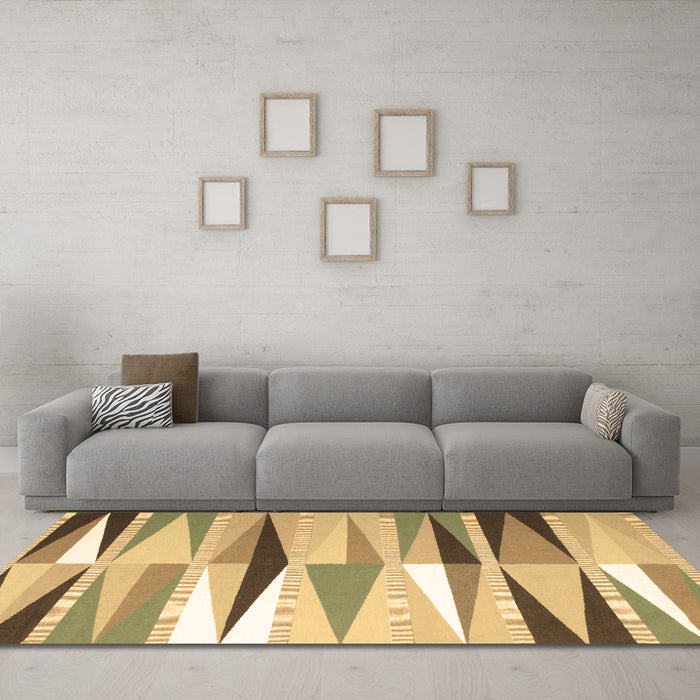 Machine Washable Abstract Brown Contemporary Rug in a Living Room,, wshcon672brn