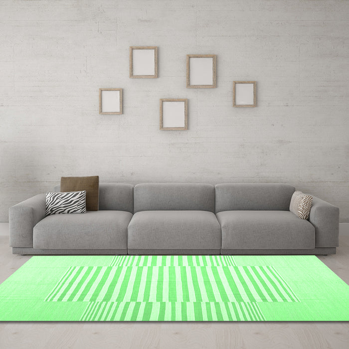 Machine Washable Solid Emerald Green Modern Area Rugs in a Living Room,, wshcon677emgrn