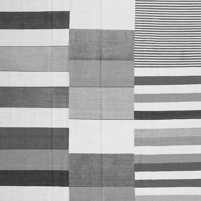 Serging Thickness of Machine Washable Patchwork Gray Transitional Rug, wshcon678gry