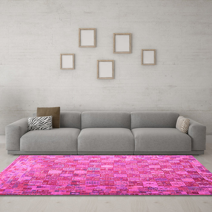 Machine Washable Oriental Pink Traditional Rug in a Living Room, wshcon688pnk