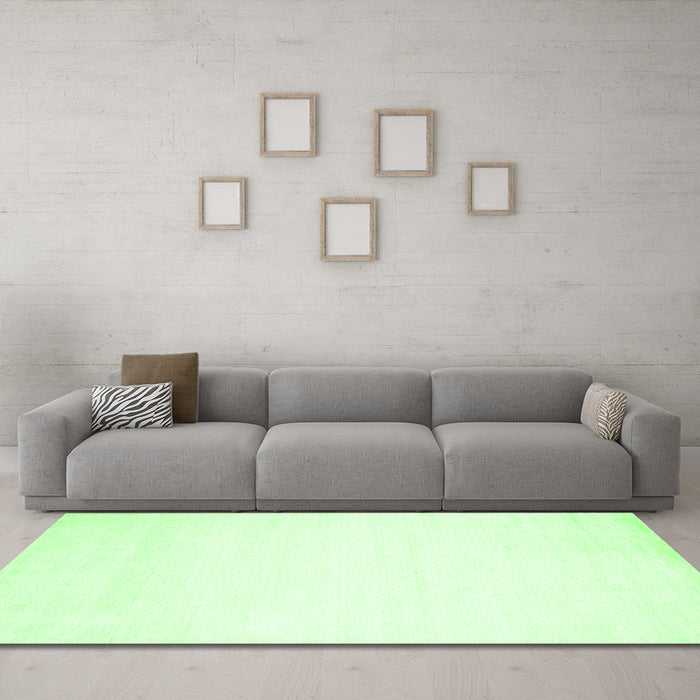 Machine Washable Solid Green Modern Area Rugs in a Living Room,, wshcon68grn