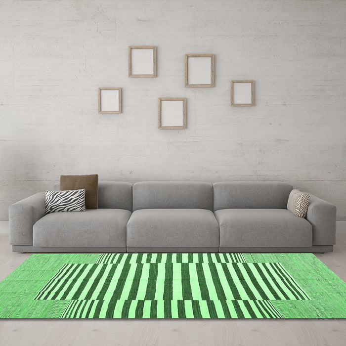 Machine Washable Solid Emerald Green Modern Area Rugs in a Living Room,, wshcon691emgrn