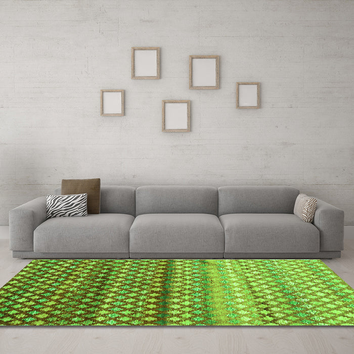 Machine Washable Oriental Green Traditional Area Rugs in a Living Room,, wshcon699grn