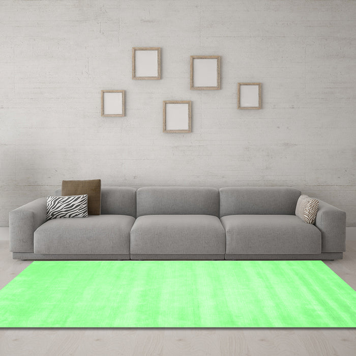 Machine Washable Abstract Emerald Green Contemporary Area Rugs in a Living Room,, wshcon69emgrn