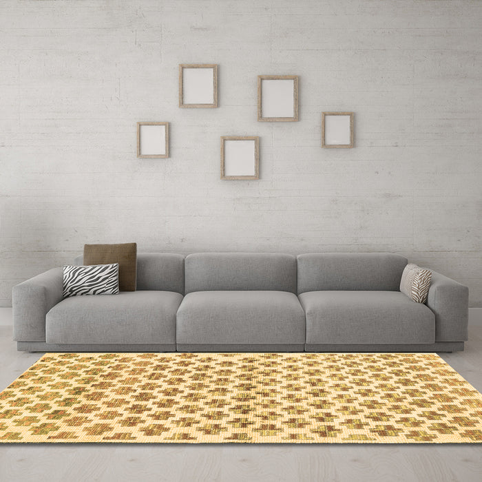 Machine Washable Abstract Brown Contemporary Rug in a Living Room,, wshcon701brn