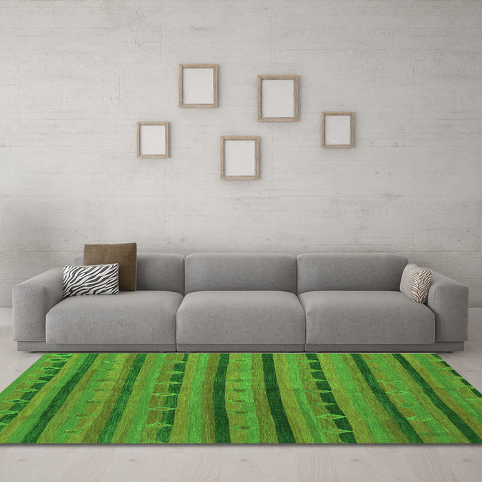 Machine Washable Abstract Green Contemporary Area Rugs in a Living Room,, wshcon711grn