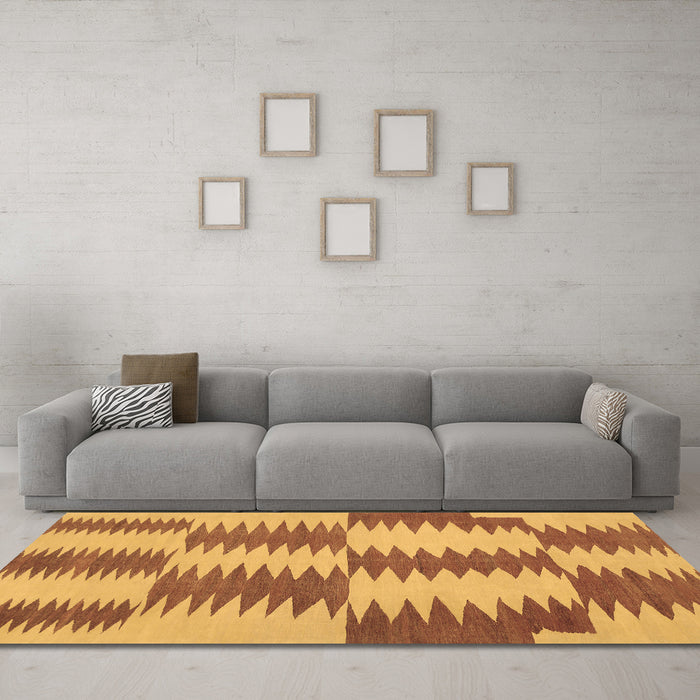 Machine Washable Abstract Brown Contemporary Rug in a Living Room,, wshcon712brn