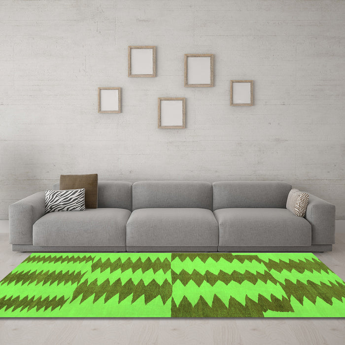 Machine Washable Abstract Green Contemporary Area Rugs in a Living Room,, wshcon712grn