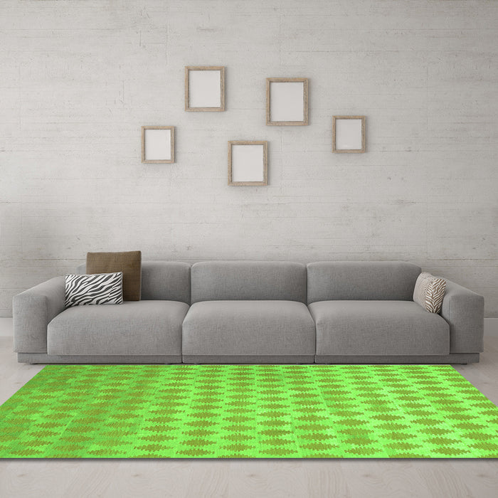 Machine Washable Abstract Green Contemporary Area Rugs in a Living Room,, wshcon720grn