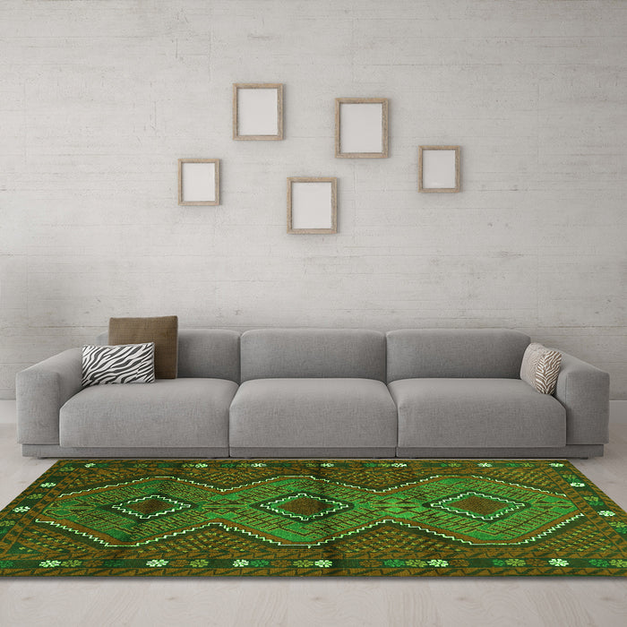 Machine Washable Oriental Green Traditional Area Rugs in a Living Room,, wshcon726grn