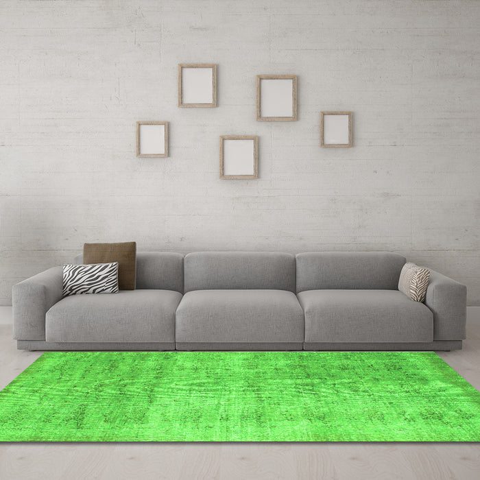 Machine Washable Abstract Green Contemporary Area Rugs in a Living Room,, wshcon730grn