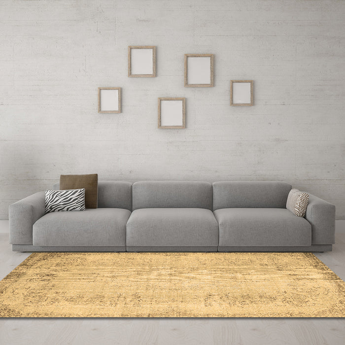 Machine Washable Abstract Brown Contemporary Rug in a Living Room,, wshcon731brn