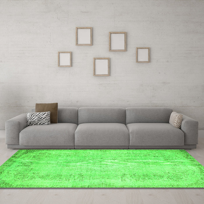 Machine Washable Abstract Green Contemporary Area Rugs in a Living Room,, wshcon731grn