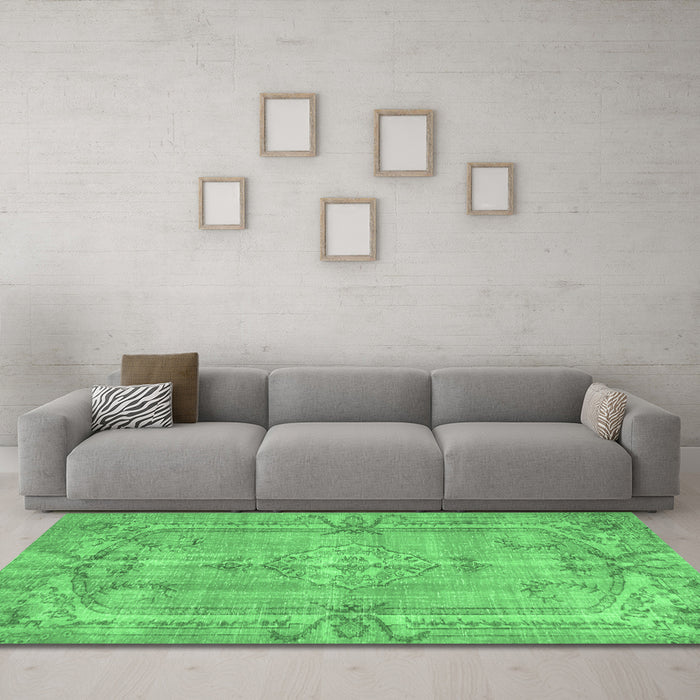 Machine Washable Abstract Emerald Green Contemporary Area Rugs in a Living Room,, wshcon734emgrn