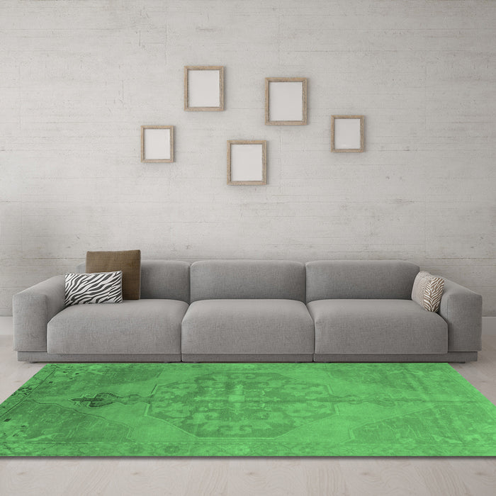 Machine Washable Abstract Emerald Green Contemporary Area Rugs in a Living Room,, wshcon736emgrn