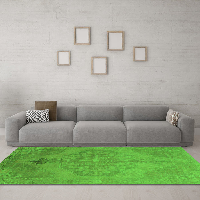 Machine Washable Abstract Green Contemporary Area Rugs in a Living Room,, wshcon736grn