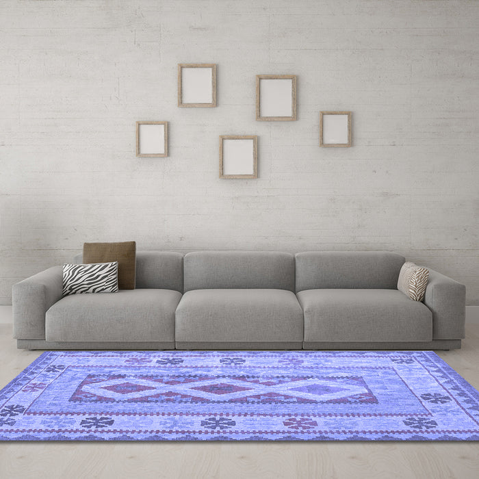 Machine Washable Oriental Blue Traditional Rug in a Living Room, wshcon738blu