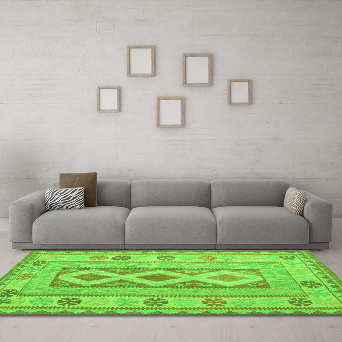 Machine Washable Oriental Green Traditional Area Rugs in a Living Room,, wshcon738grn