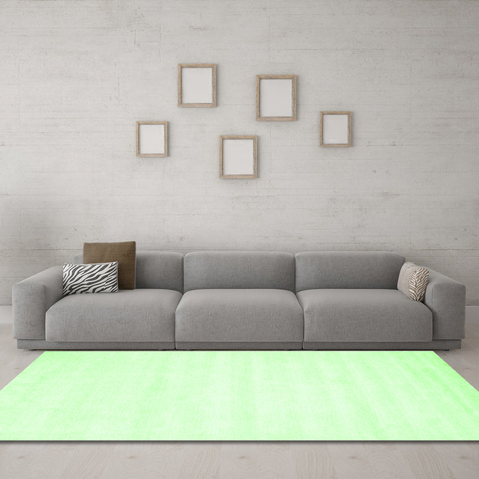 Machine Washable Solid Green Modern Area Rugs in a Living Room,, wshcon73grn