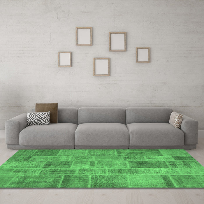 Machine Washable Patchwork Emerald Green Transitional Area Rugs in a Living Room,, wshcon740emgrn
