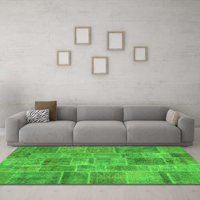 Machine Washable Patchwork Green Transitional Area Rugs in a Living Room,, wshcon740grn