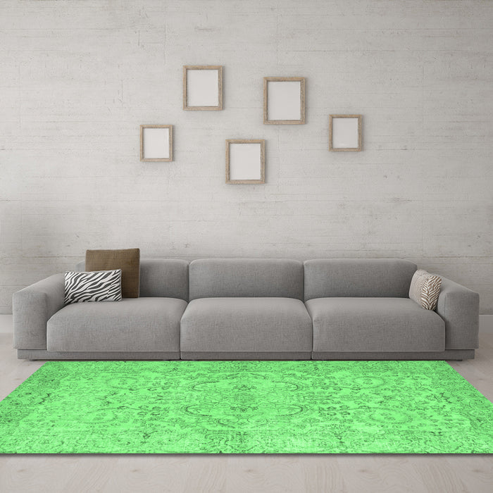 Machine Washable Abstract Emerald Green Contemporary Area Rugs in a Living Room,, wshcon742emgrn