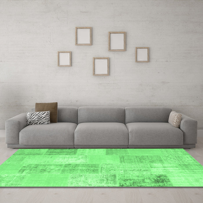 Machine Washable Patchwork Emerald Green Transitional Area Rugs in a Living Room,, wshcon743emgrn