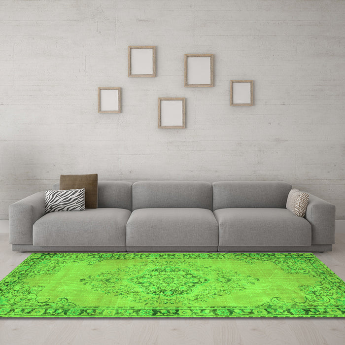 Machine Washable Abstract Green Contemporary Area Rugs in a Living Room,, wshcon746grn
