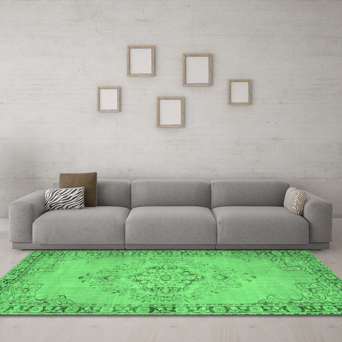 Machine Washable Abstract Emerald Green Contemporary Area Rugs in a Living Room,, wshcon746emgrn