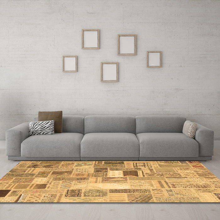 Machine Washable Abstract Brown Contemporary Rug in a Living Room,, wshcon751brn