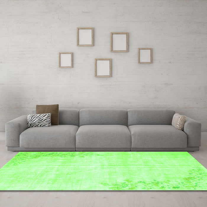 Machine Washable Abstract Green Contemporary Area Rugs in a Living Room,, wshcon753grn