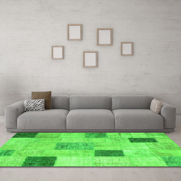 Machine Washable Patchwork Green Transitional Area Rugs in a Living Room,, wshcon758grn