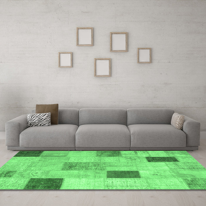 Machine Washable Patchwork Emerald Green Transitional Area Rugs in a Living Room,, wshcon758emgrn
