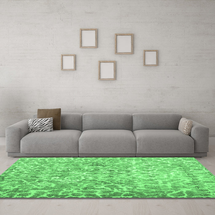 Machine Washable Abstract Emerald Green Contemporary Area Rugs in a Living Room,, wshcon759emgrn