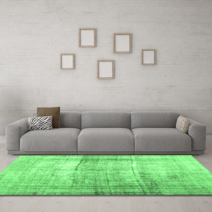 Machine Washable Abstract Emerald Green Contemporary Area Rugs in a Living Room,, wshcon763emgrn