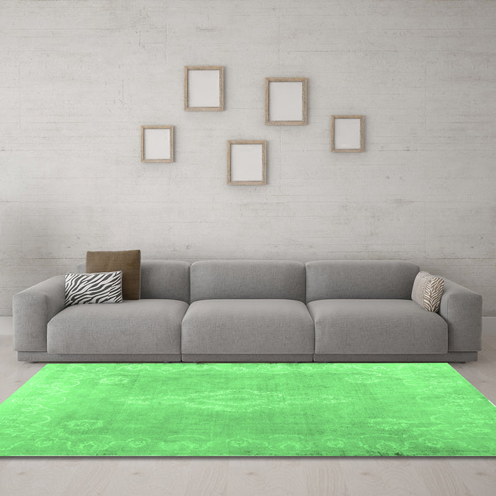 Machine Washable Abstract Emerald Green Contemporary Area Rugs in a Living Room,, wshcon764emgrn