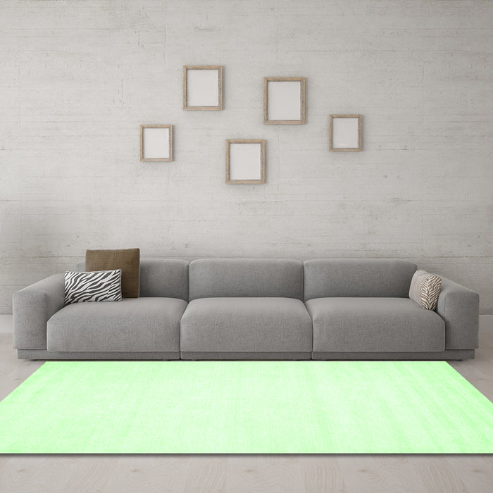 Machine Washable Solid Green Modern Area Rugs in a Living Room,, wshcon76grn