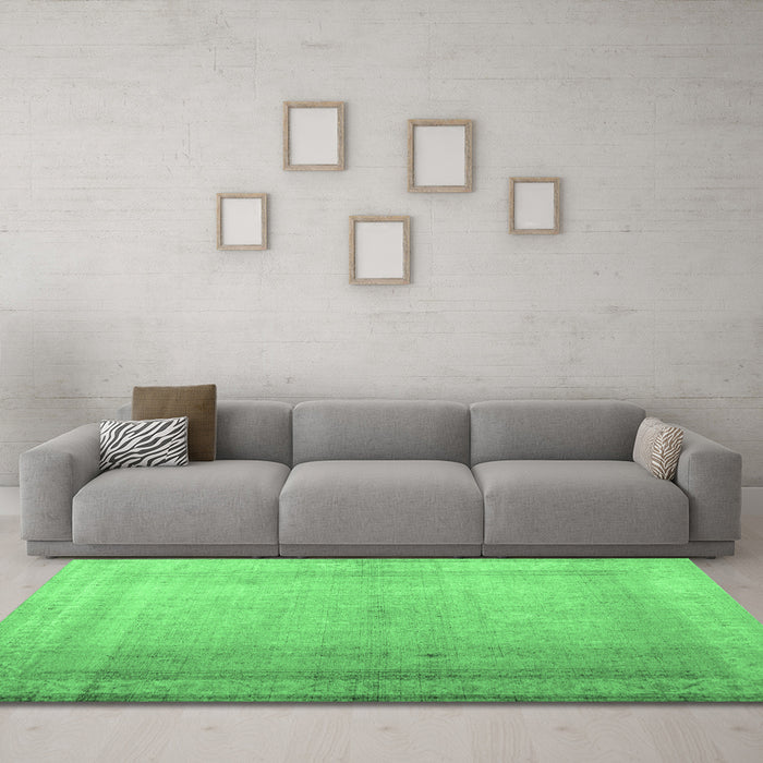 Machine Washable Abstract Emerald Green Contemporary Area Rugs in a Living Room,, wshcon772emgrn