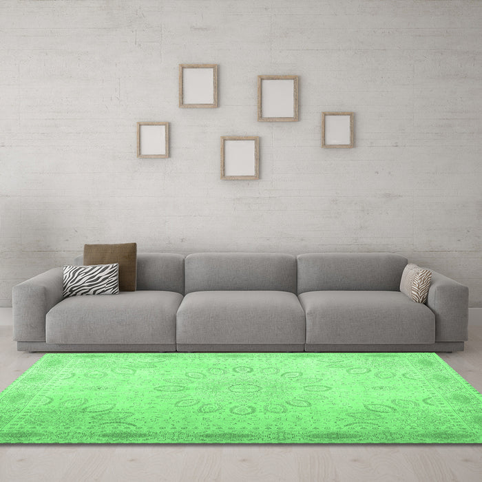 Machine Washable Abstract Emerald Green Contemporary Area Rugs in a Living Room,, wshcon775emgrn