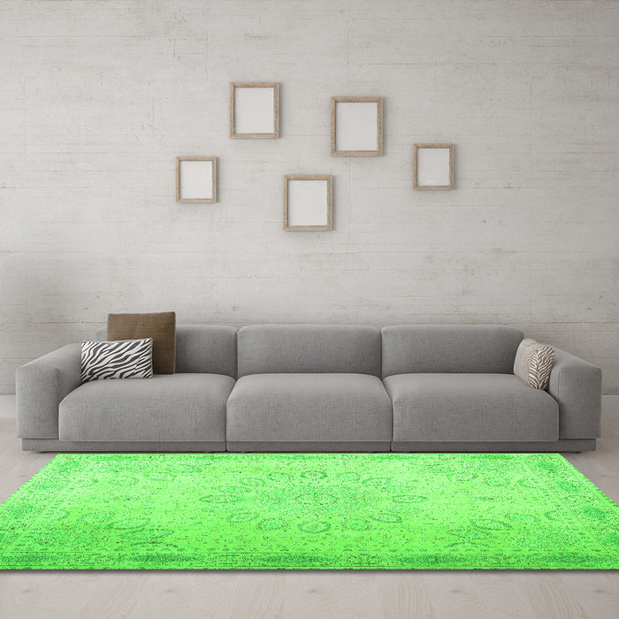 Machine Washable Abstract Green Contemporary Area Rugs in a Living Room,, wshcon775grn
