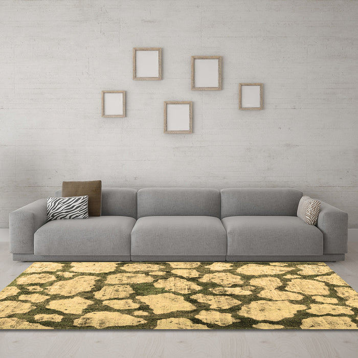 Machine Washable Abstract Brown Contemporary Rug in a Living Room,, wshcon779brn