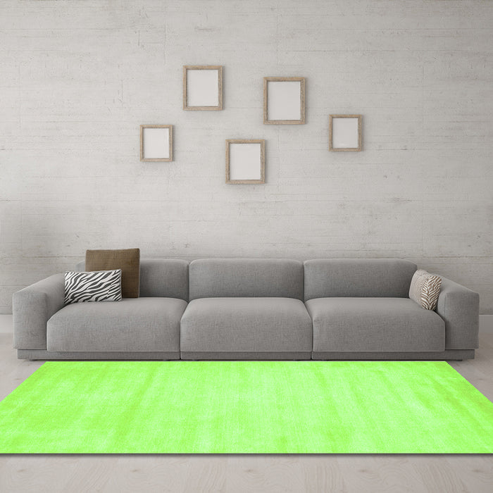 Machine Washable Abstract Green Contemporary Area Rugs in a Living Room,, wshcon78grn