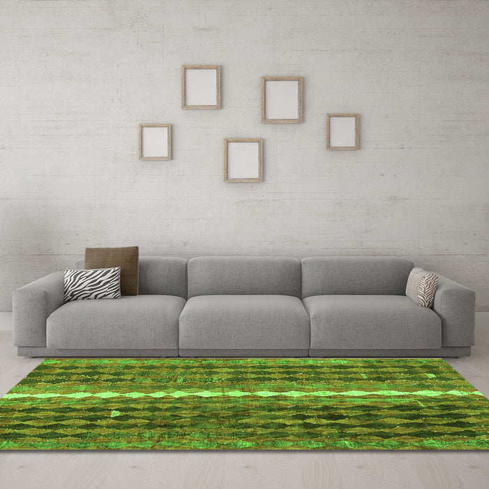 Machine Washable Oriental Green Traditional Area Rugs in a Living Room,, wshcon793grn