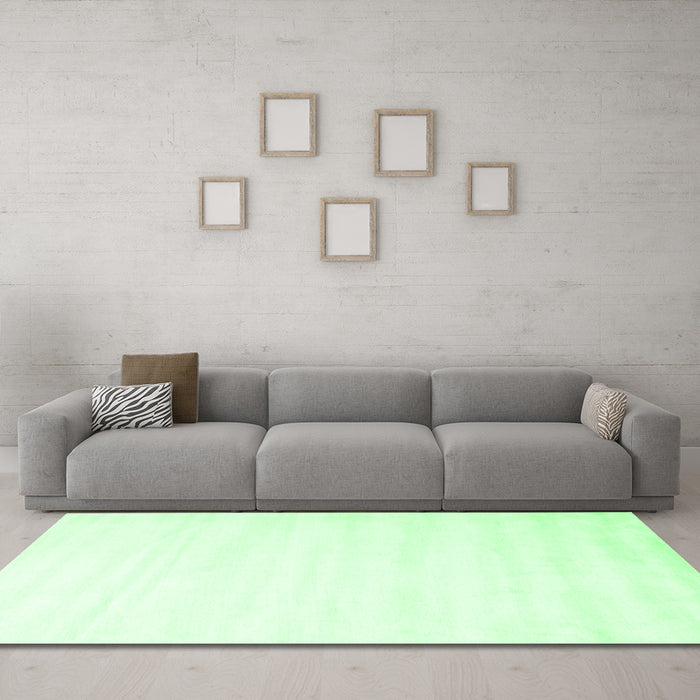Machine Washable Solid Emerald Green Modern Area Rugs in a Living Room,, wshcon7emgrn