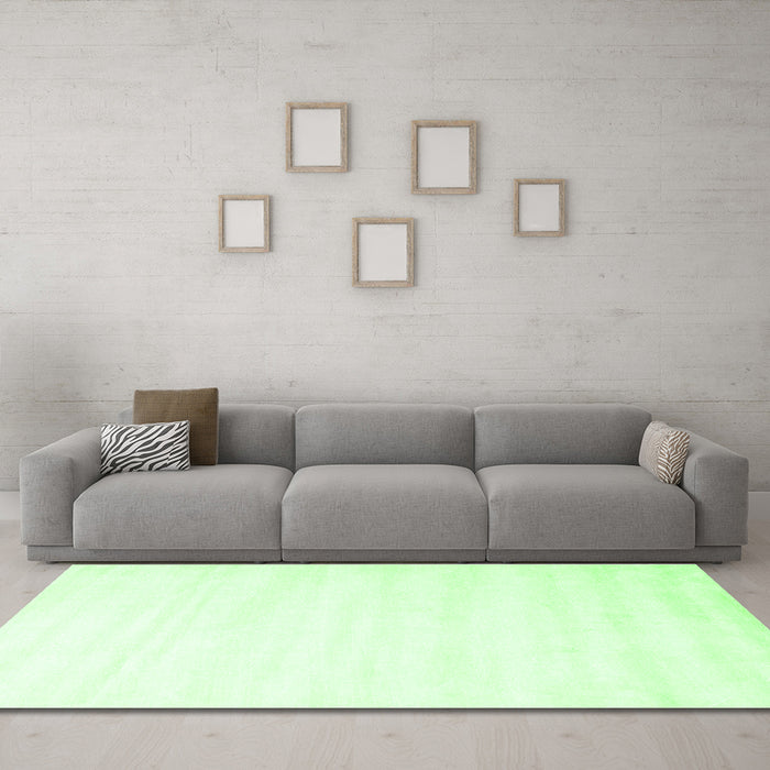 Machine Washable Solid Green Modern Area Rugs in a Living Room,, wshcon7grn