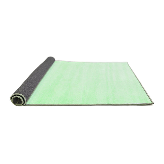 Sideview of Solid Emerald Green Modern Rug, con7emgrn
