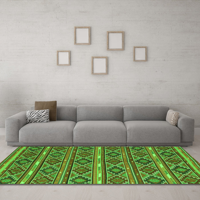 Machine Washable Oriental Green Traditional Area Rugs in a Living Room,, wshcon807grn