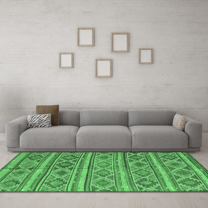 Machine Washable Oriental Emerald Green Traditional Area Rugs in a Living Room,, wshcon808emgrn
