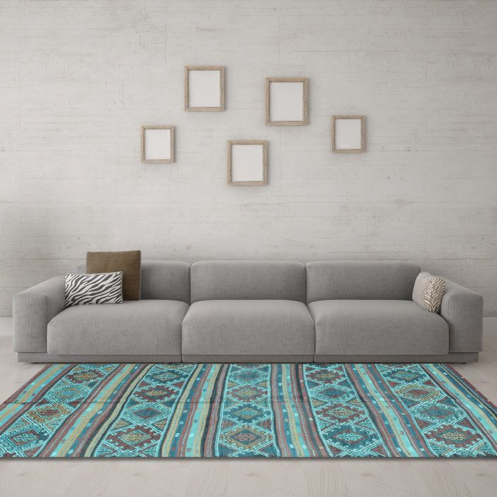 Machine Washable Oriental Light Blue Traditional Rug in a Living Room, wshcon808lblu